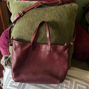 Madewell cross- body leather zip tote!